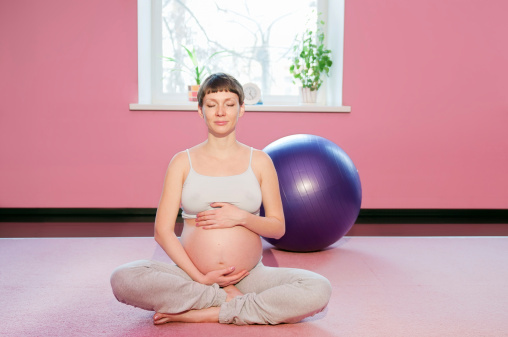 Le yoga prénatal pour préparer la naissance autrement